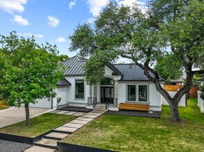 9309 Bluegrass Dr in Austin, TX - Building Photo - Building Photo