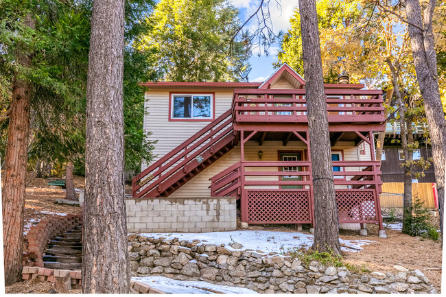 730 W Victoria Ct in Lake Arrowhead, CA - Building Photo - Building Photo