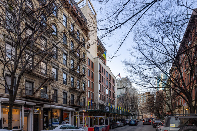 24 E 7th St in New York, NY - Foto de edificio - Building Photo