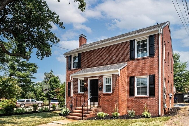 819 Weedon St in Fredericksburg, VA - Foto de edificio - Building Photo