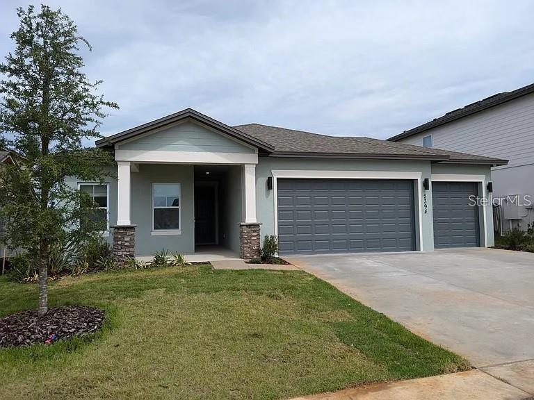 2394 Gold Dust Dr in Minneola, FL - Foto de edificio
