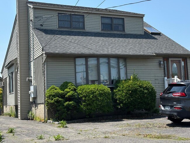 property at 48 New Point Pl