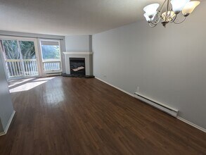 6824 Jeanne D'Arc Blvd N in Ottawa, ON - Building Photo - Building Photo