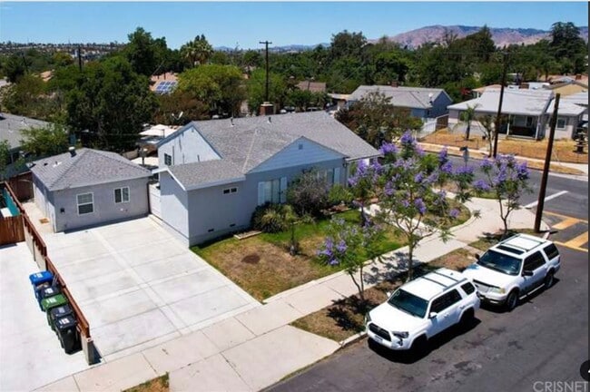 12609 Norris Ave in Los Angeles, CA - Building Photo - Building Photo