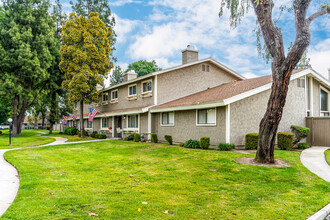 Vista Loma Village in Redlands, CA - Building Photo - Building Photo