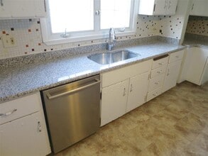 38 Sterling St, Unit 2 in Somerville, MA - Building Photo - Building Photo