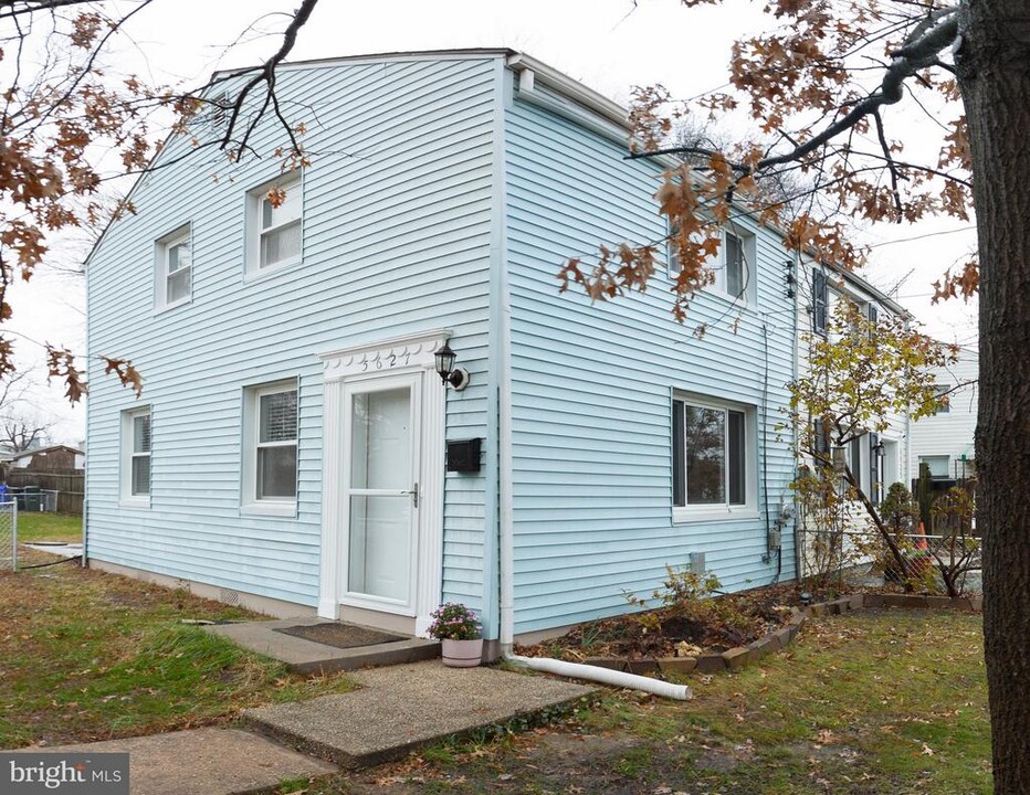 5627 8th St S in Arlington, VA - Building Photo