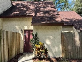 12301 N 58th St in Tampa, FL - Building Photo