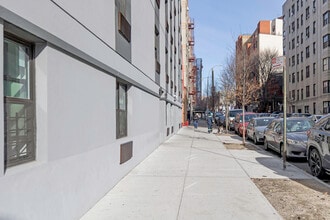 2001 Creston Ave in Bronx, NY - Building Photo - Building Photo