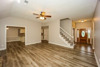 130 Woodlake Dr in Newnan, GA - Building Photo - Building Photo