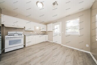 8801 S Fairview Dr in Oklahoma City, OK - Building Photo - Building Photo