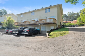 245 Herndon Way in Canton, GA - Foto de edificio - Building Photo