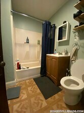 221 Holland St in Somerville, MA - Foto de edificio - Building Photo