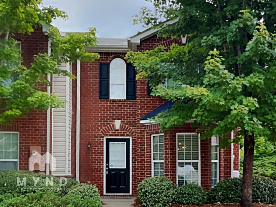 5618 Union Pointe Dr in Union City, GA - Foto de edificio