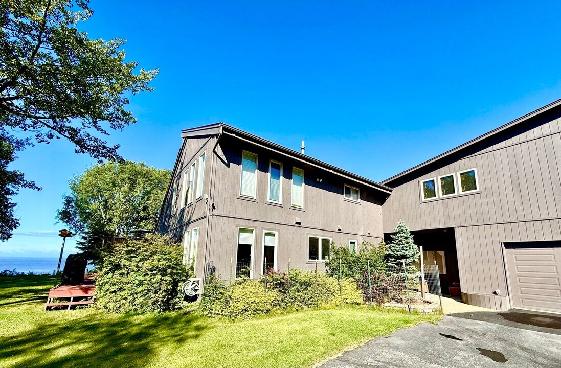 36805 Chinulna Dr in Kenai, AK - Building Photo