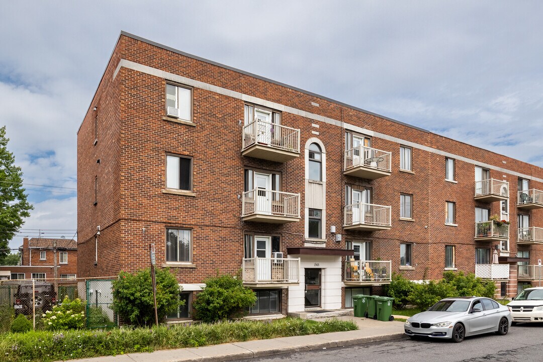 1565 Édouard-Laurin Boul in St. Laurent, QC - Building Photo