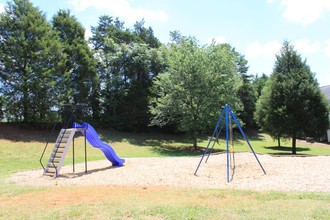 Shelton Knoll ApartmentsNO UNITS AT THIS TIME in Charlotte, NC - Foto de edificio - Building Photo