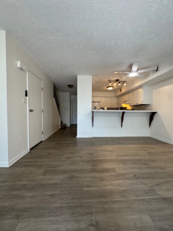 365 W Illinois Ave in Southern Pines, NC - Foto de edificio - Building Photo