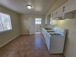 2009 Oregon St in Bakersfield, CA - Building Photo - Building Photo