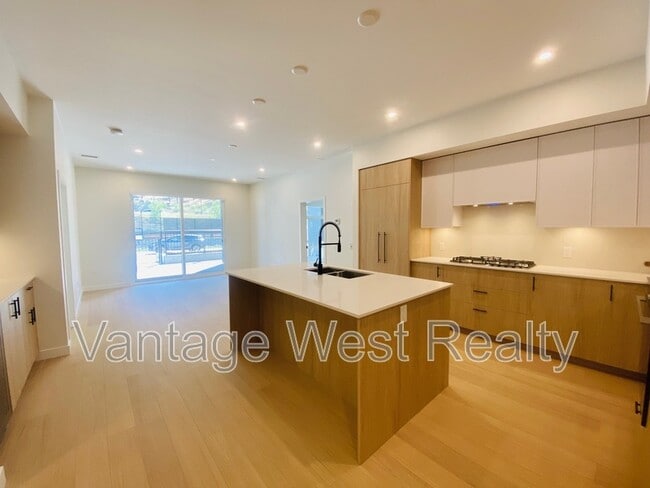 9652-9652 Benchland Dr in Lake Country, BC - Building Photo - Building Photo