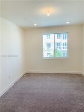 6410 NW 102nd Path in Doral, FL - Building Photo - Building Photo