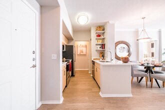 Alanza Place in Phoenix, AZ - Foto de edificio - Building Photo