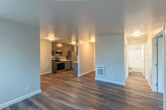 Northpoint Apartments in Salinas, CA - Foto de edificio - Building Photo