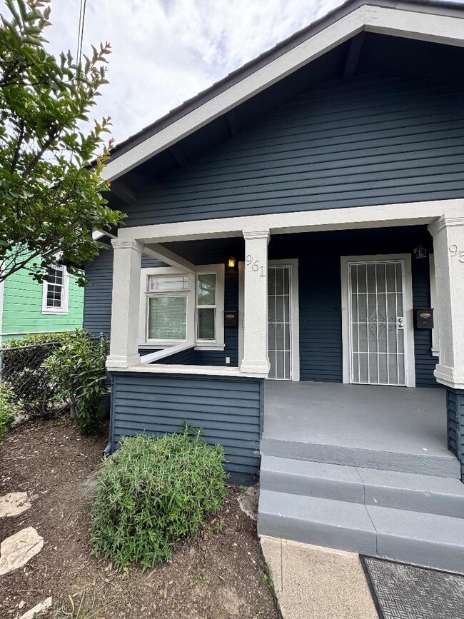 property at 961 S 7th St
