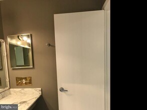 1101 S Arlington Ridge Rd-Unit -101 in Arlington, VA - Building Photo - Building Photo