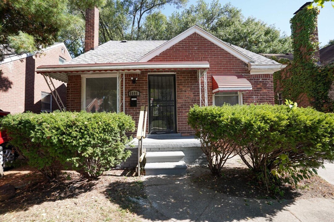 8606 Cloverlawn Ave in Detroit, MI - Building Photo