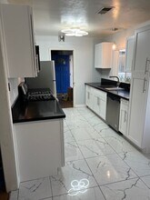 5478 Mary Ln Dr in San Diego, CA - Building Photo - Building Photo