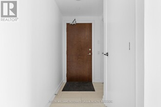 2200 Lake Shore Blvd W in Toronto, ON - Building Photo - Building Photo