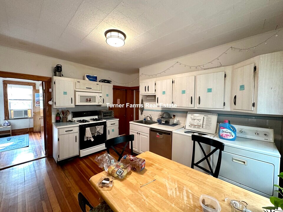 30 Adams St, Unit B in Medford, MA - Building Photo