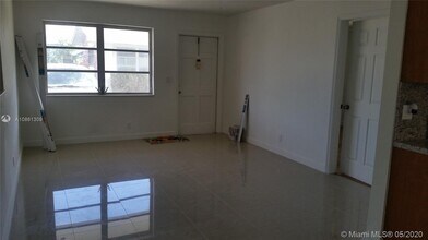 2312 Van Buren St-Unit -11 in Hollywood, FL - Building Photo - Building Photo