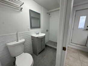 101 Pioneer St in Brooklyn, NY - Foto de edificio - Building Photo