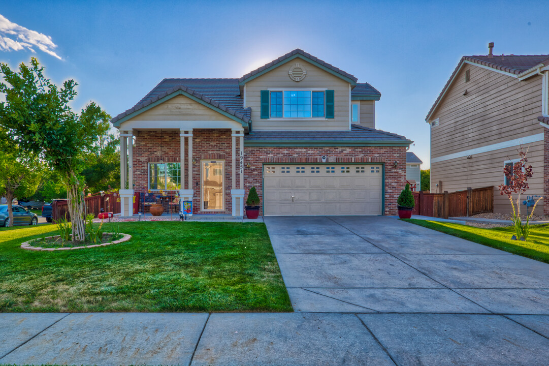 19451 E 58th Cir in Aurora, CO - Foto de edificio