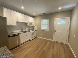 445 E Flora St in Philadelphia, PA - Building Photo