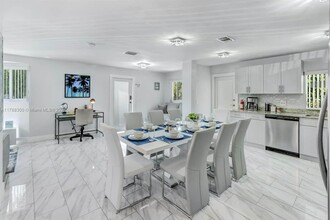 211 SW 4th Ave in Hallandale Beach, FL - Building Photo - Building Photo