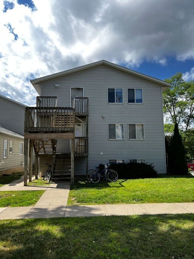 427 S Van Buren St in Iowa City, IA - Building Photo - Building Photo