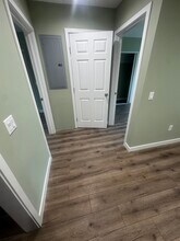 1429 E 82nd St, Unit B in Los Angeles, CA - Building Photo - Building Photo