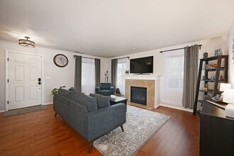 114 Ross Ave NW in Orting, WA - Building Photo - Building Photo