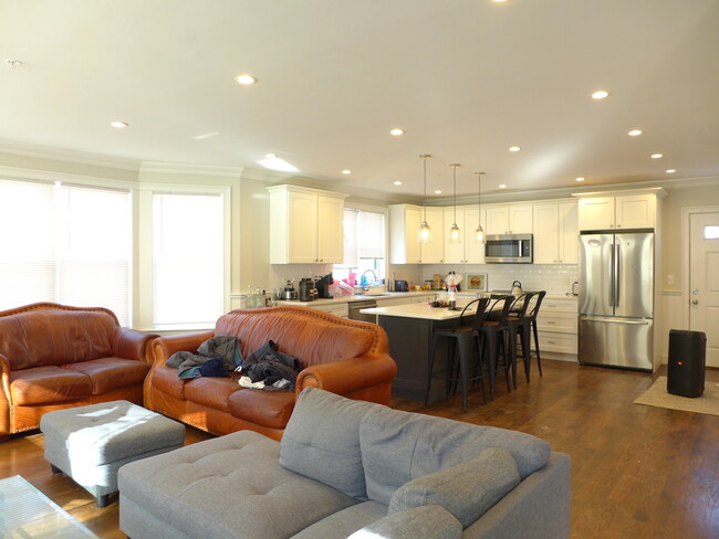 32 Guild St, Unit 1