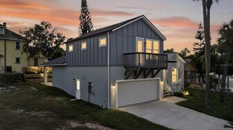 207 Athens St in Tarpon Springs, FL - Building Photo