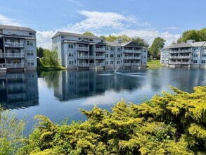 401 Waters Edge Dr in Newark, DE - Building Photo - Building Photo