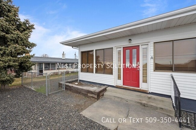 1221 S Baker St in Moses Lake, WA - Building Photo - Building Photo