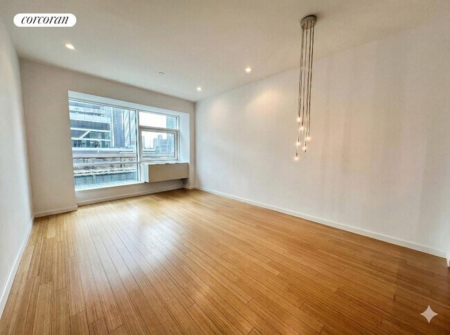 24-15 Queens Plaza N in Queens, NY - Building Photo - Building Photo