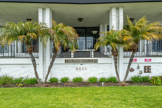 The Versailles in Long Beach, CA - Building Photo - Building Photo