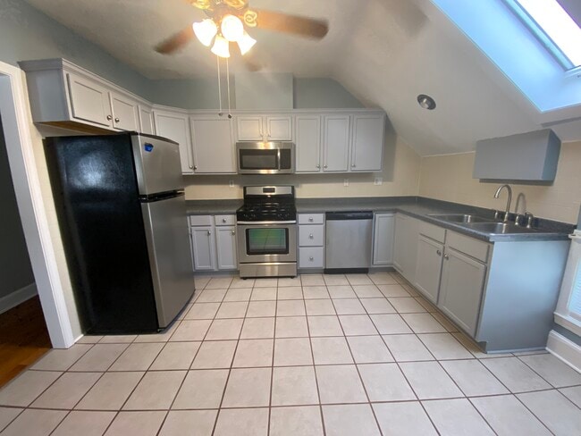 58 Shawmut Ave, Unit 3 in New Bedford, MA - Building Photo - Building Photo