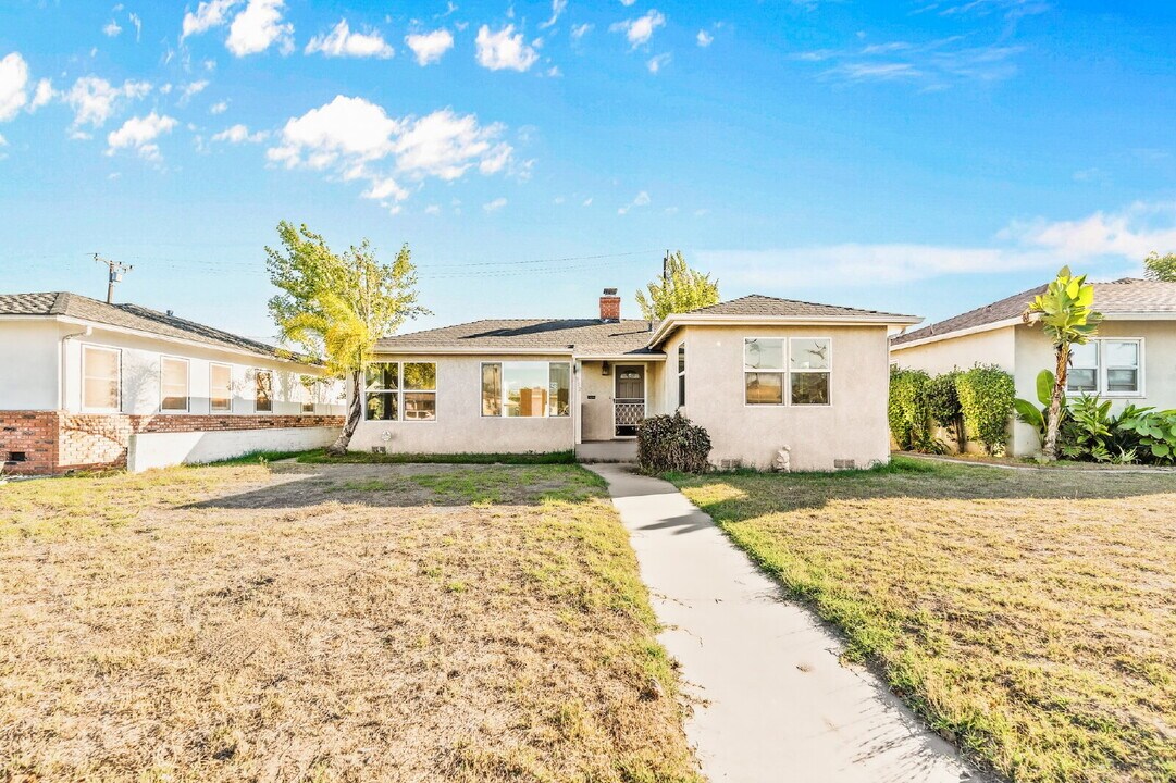 302 Douglas Ave in Oxnard, CA - Building Photo