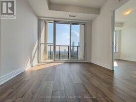 36 Elm Dr W in Mississauga, ON - Building Photo